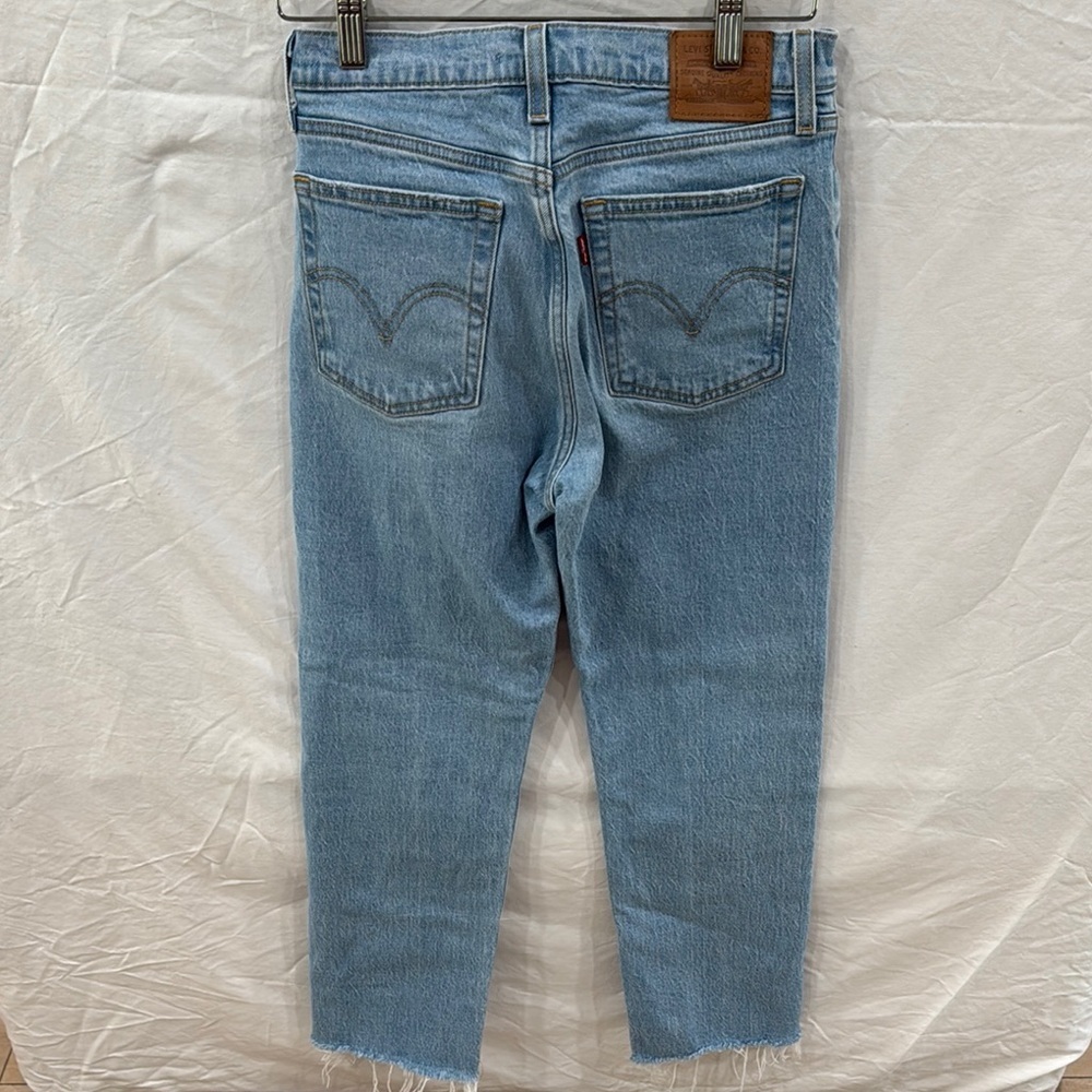 Levi’s Straight Leg medium wash wedgie cropped jeans - Picture 7 of 7